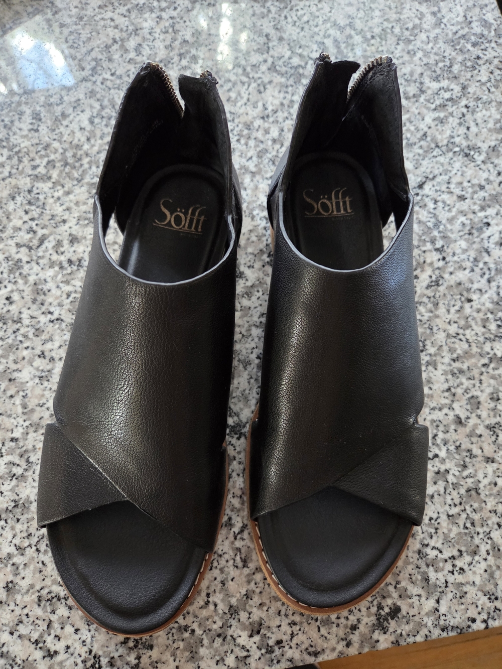 Söfft Black Leather Open-Toe Wedge Sandals